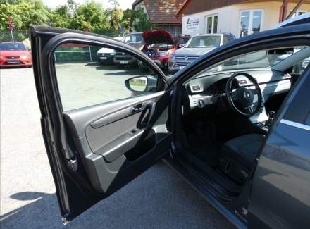 Volkswagen - Passat