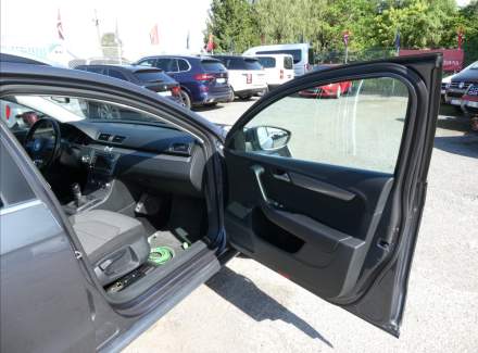 Volkswagen - Passat