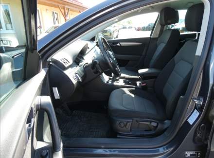 Volkswagen - Passat