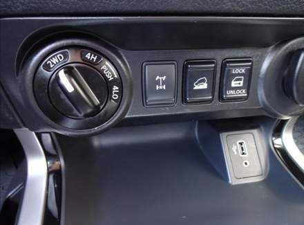 Nissan - Navara