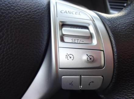 Nissan - Navara