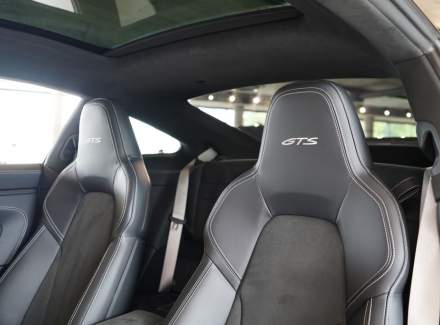 Porsche - 911