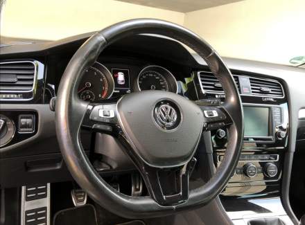 Volkswagen - Golf