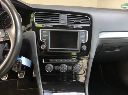 Volkswagen - Golf
