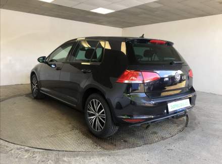 Volkswagen - Golf