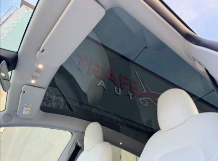 Tesla - Model Y