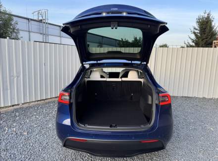 Tesla - Model Y