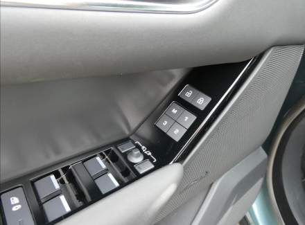 Land Rover - Range Rover Velar