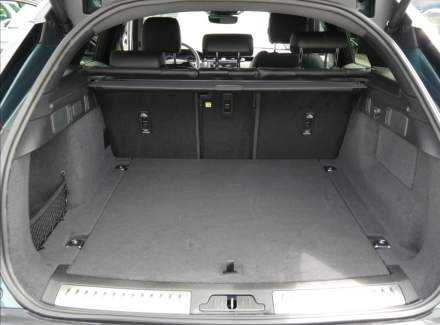 Land Rover - Range Rover Velar