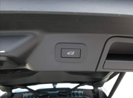 Land Rover - Range Rover Velar