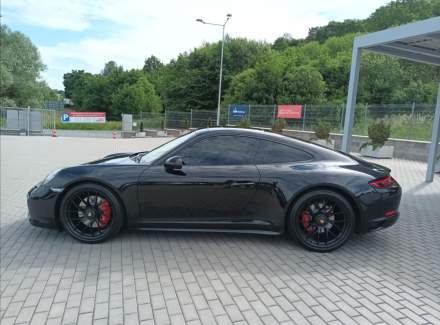 Porsche - 911
