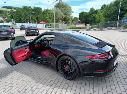 Porsche - 911