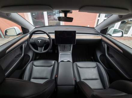 Tesla - Model Y