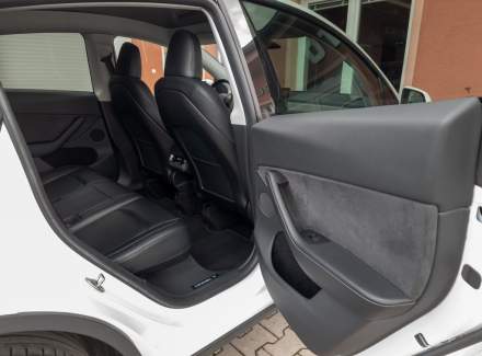 Tesla - Model Y