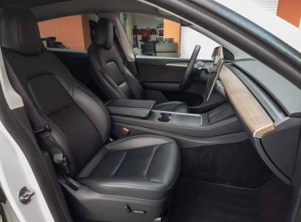 Tesla - Model Y