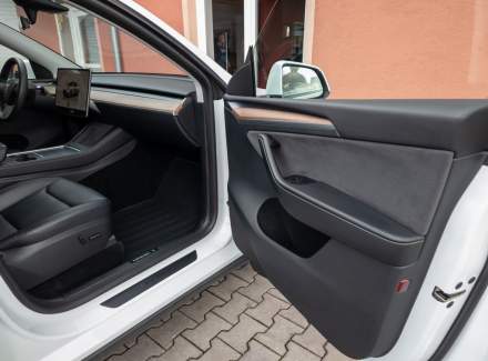 Tesla - Model Y