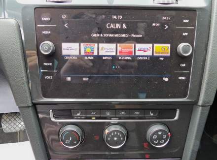 Volkswagen - Golf