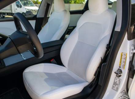 Tesla - Model 3