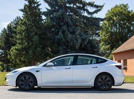 Tesla - Model 3