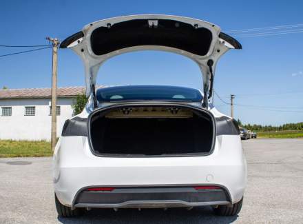 Tesla - Model 3