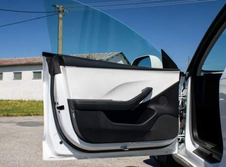 Tesla - Model 3