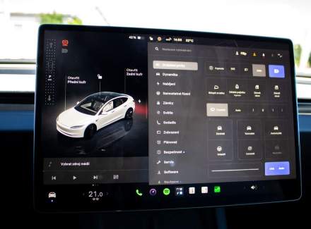 Tesla - Model 3