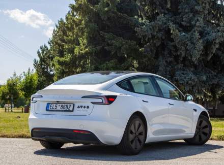 Tesla - Model 3