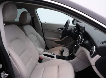 Mercedes-Benz - CLA