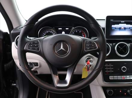 Mercedes-Benz - CLA