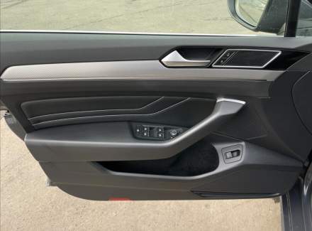 Volkswagen - Passat