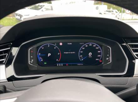 Volkswagen - Passat