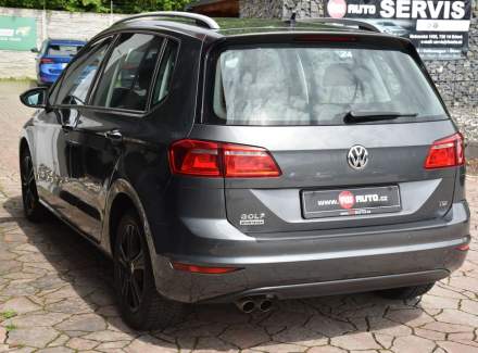 Volkswagen - Golf