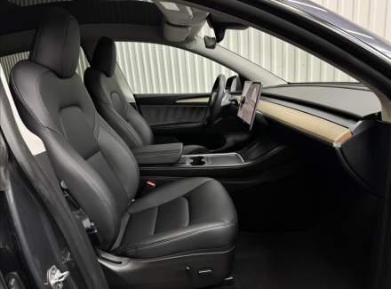 Tesla - Model Y