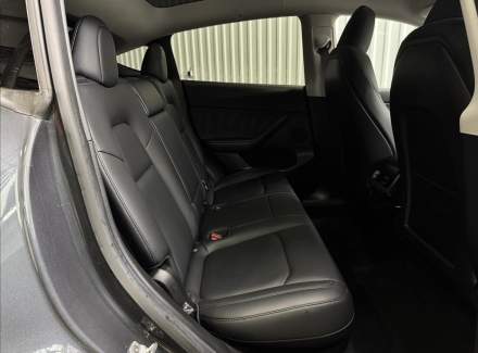 Tesla - Model Y