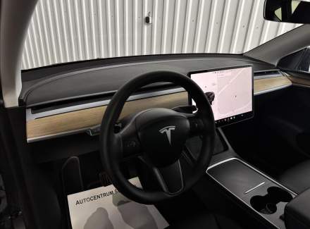 Tesla - Model Y