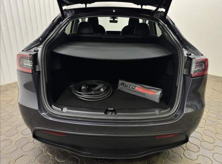 Tesla - Model Y