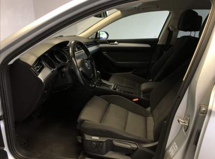 Volkswagen - Passat