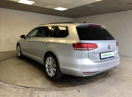 Volkswagen - Passat