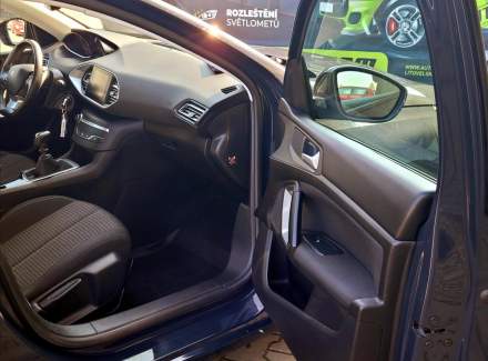 Peugeot - 308