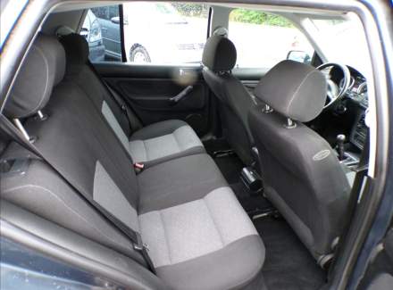 Volkswagen - Golf