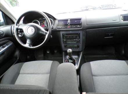 Volkswagen - Golf