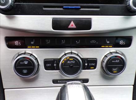 Volkswagen - Passat