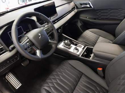 Mitsubishi - Outlander