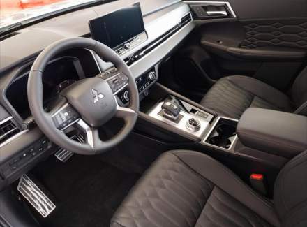 Mitsubishi - Outlander