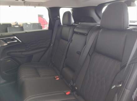 Mitsubishi - Outlander