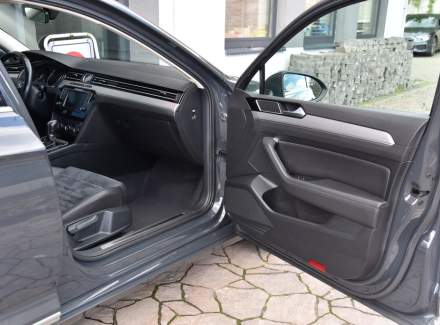 Volkswagen - Passat