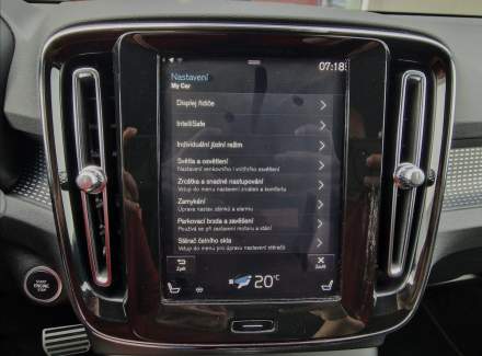 Volvo - XC40