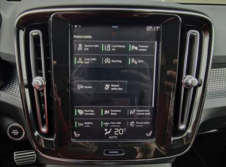 Volvo - XC40
