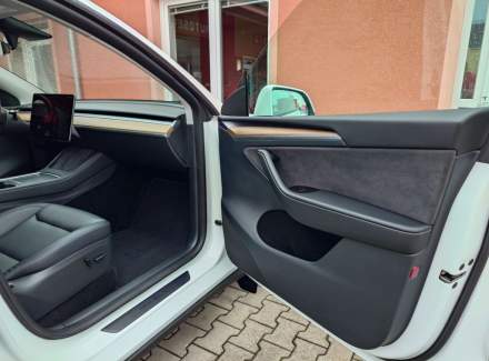Tesla - Model Y