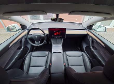 Tesla - Model Y
